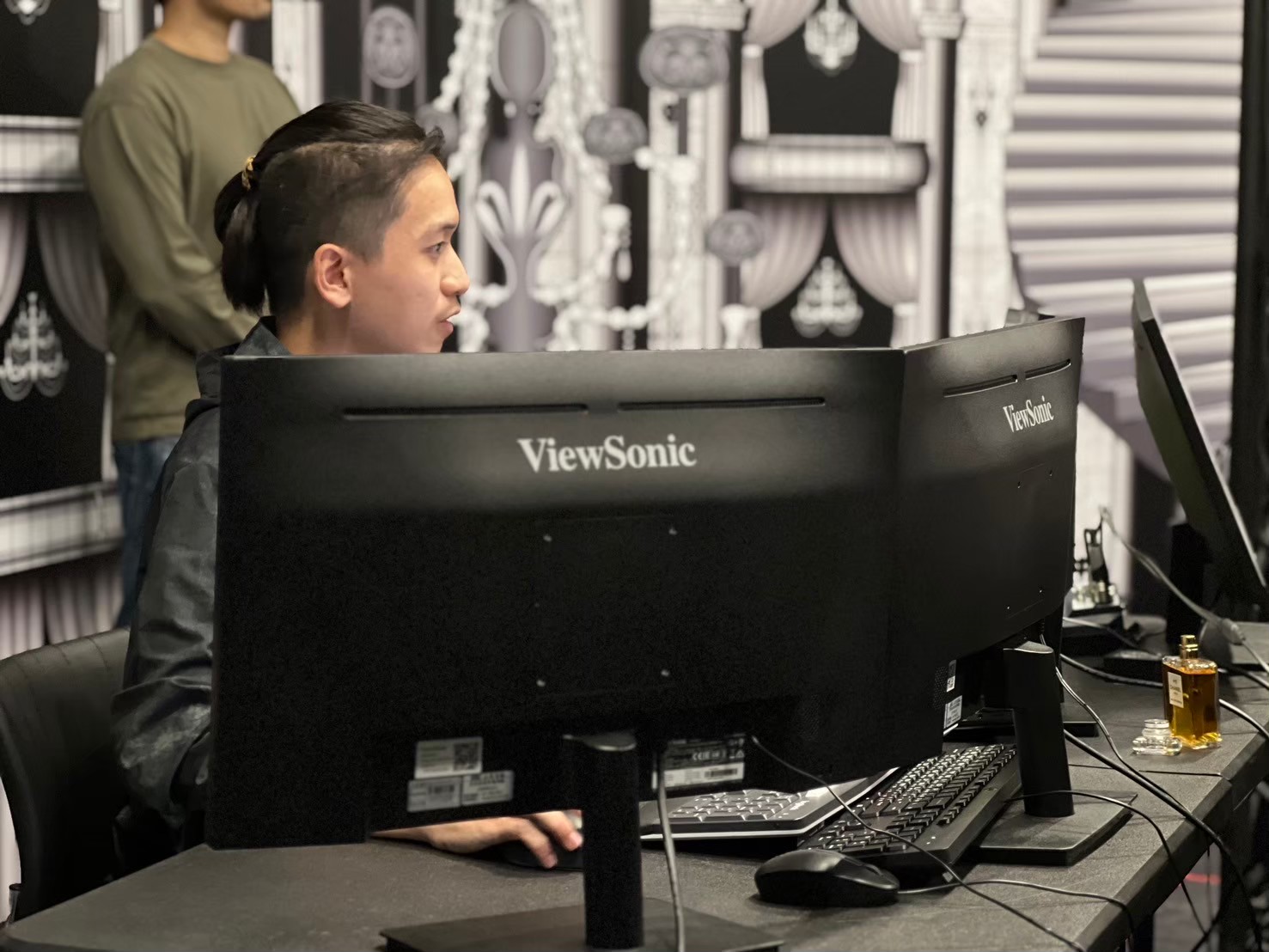 Technical operator at control station