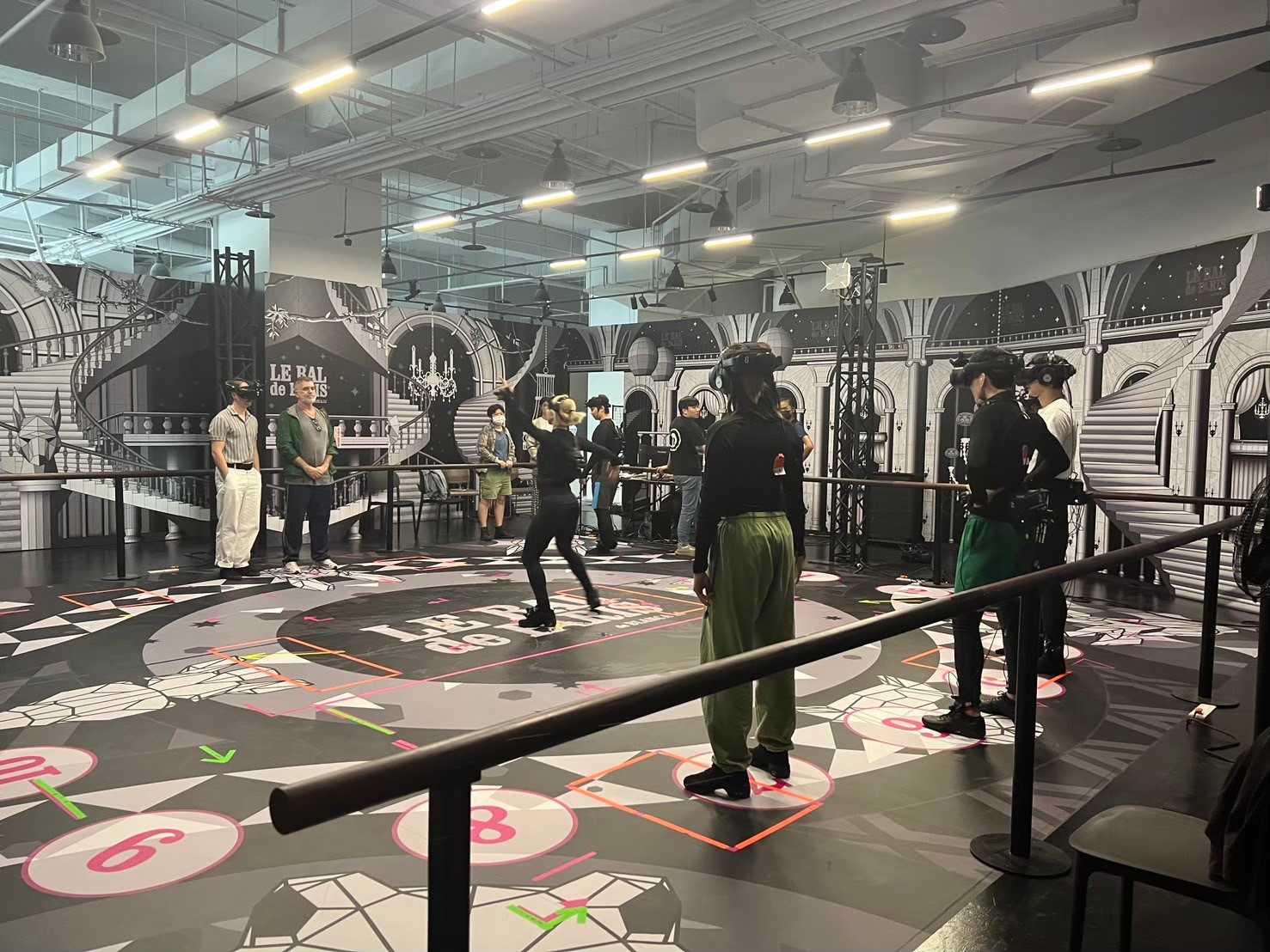 VR headset charging and storage rack