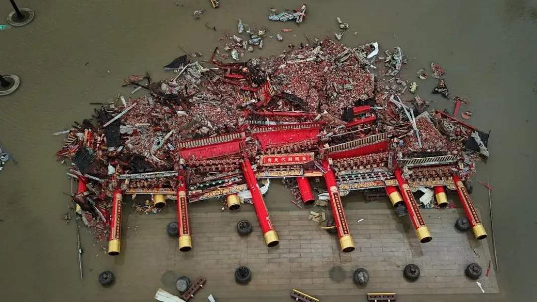 Nankunshen Temple archway - after typhoon