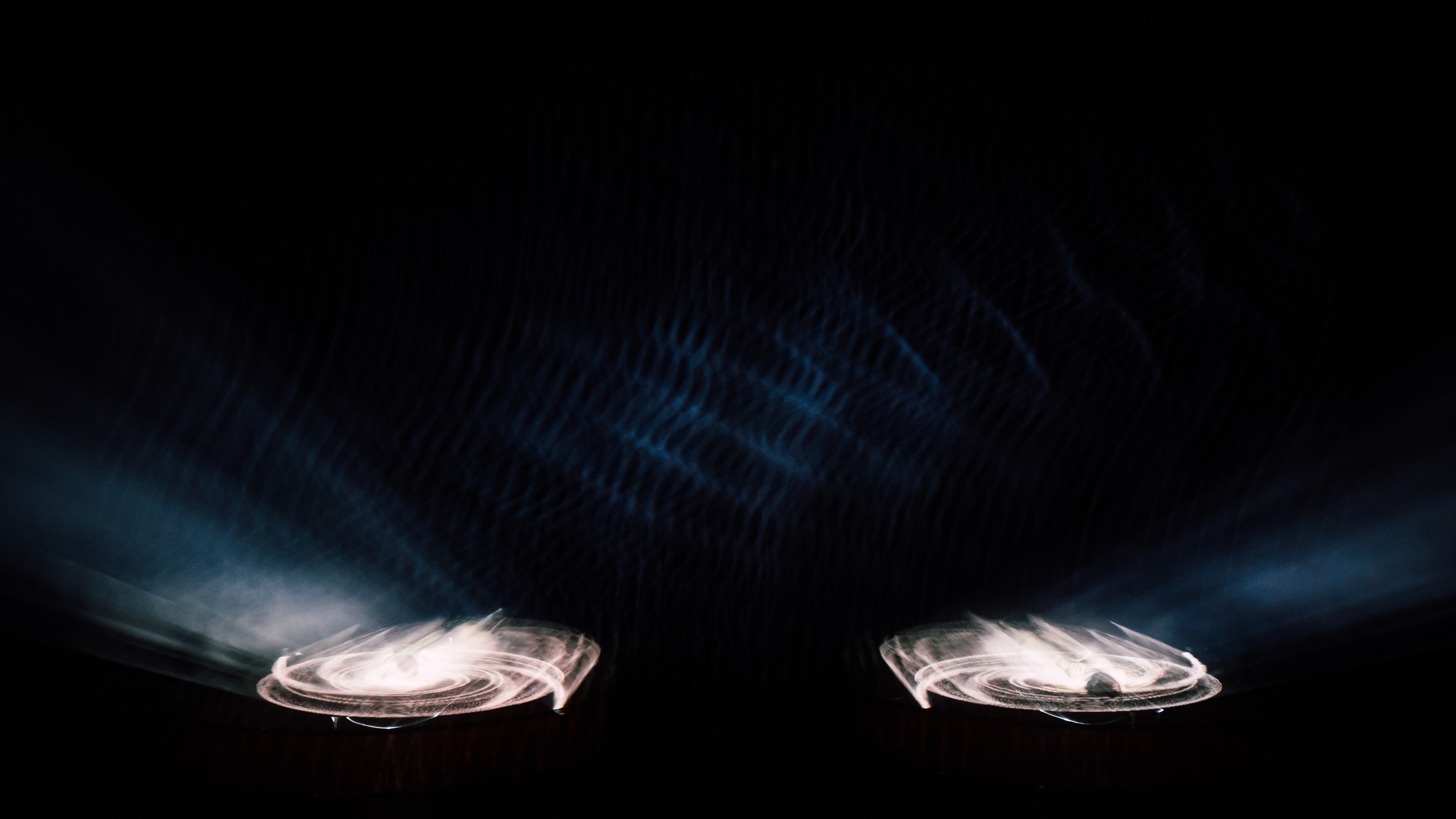 Spinning light rings with blue haze