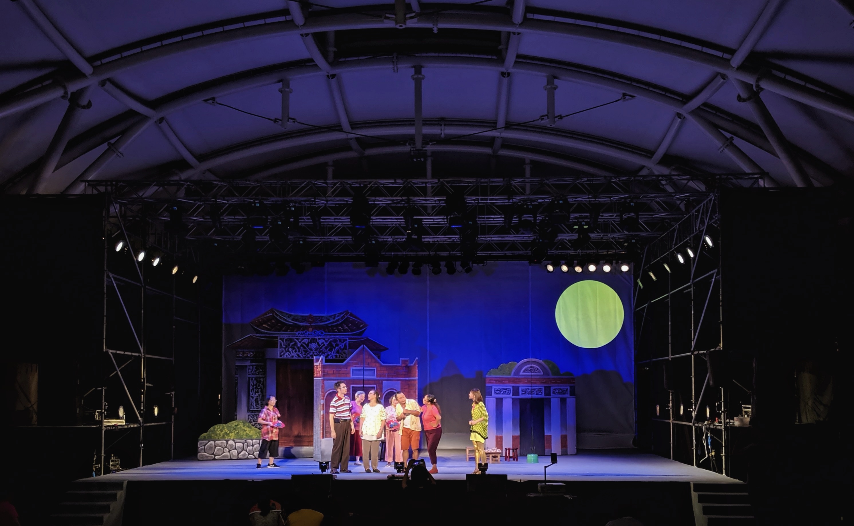 Ensemble under moonlight